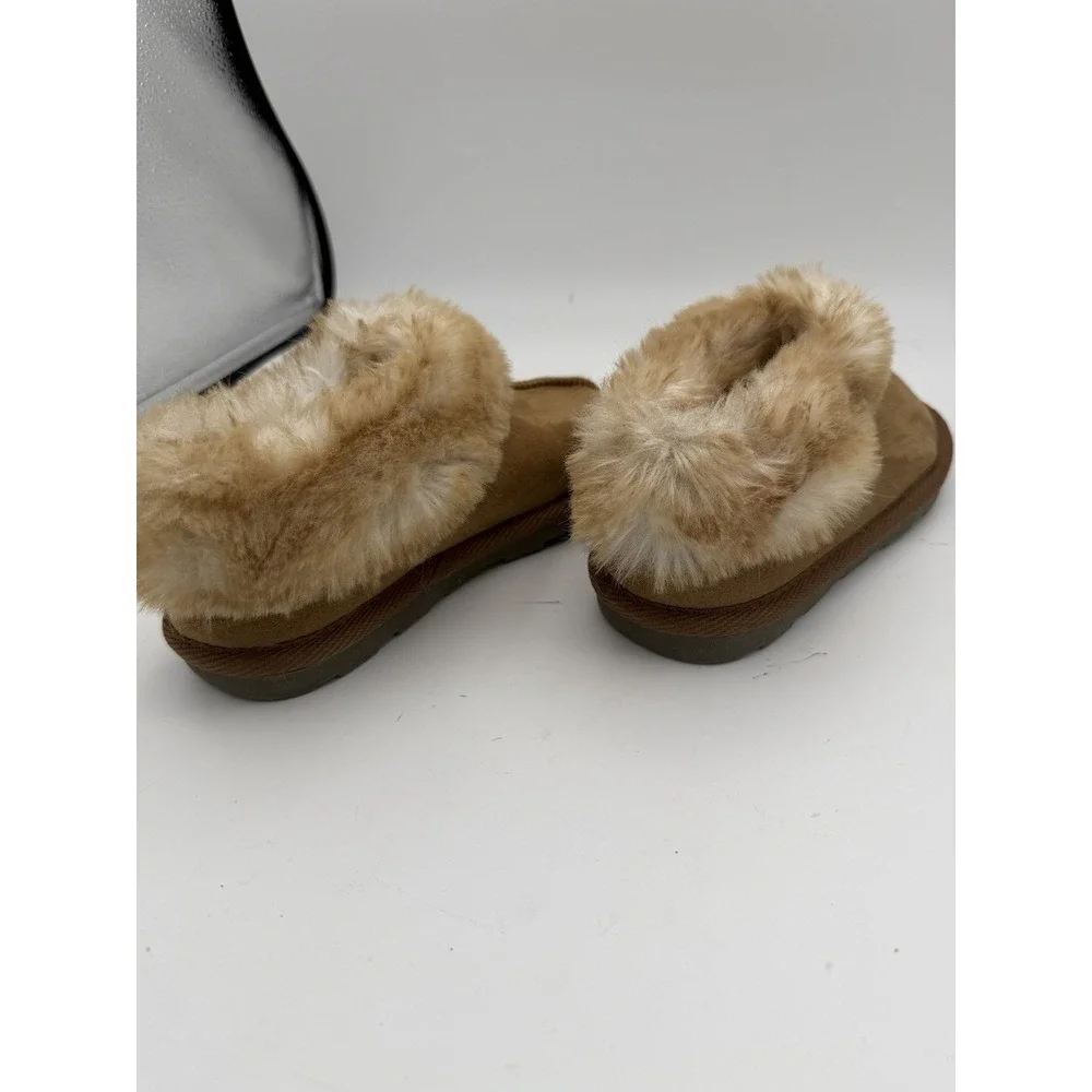 Target Kids Size 12 Brown Faux Fur Lined Moccasin Slippers Slip On. 1802
